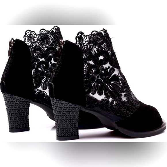 Black Lace Flower Boots, Sexy Black Boots Size 8 - Picture 3 of 3